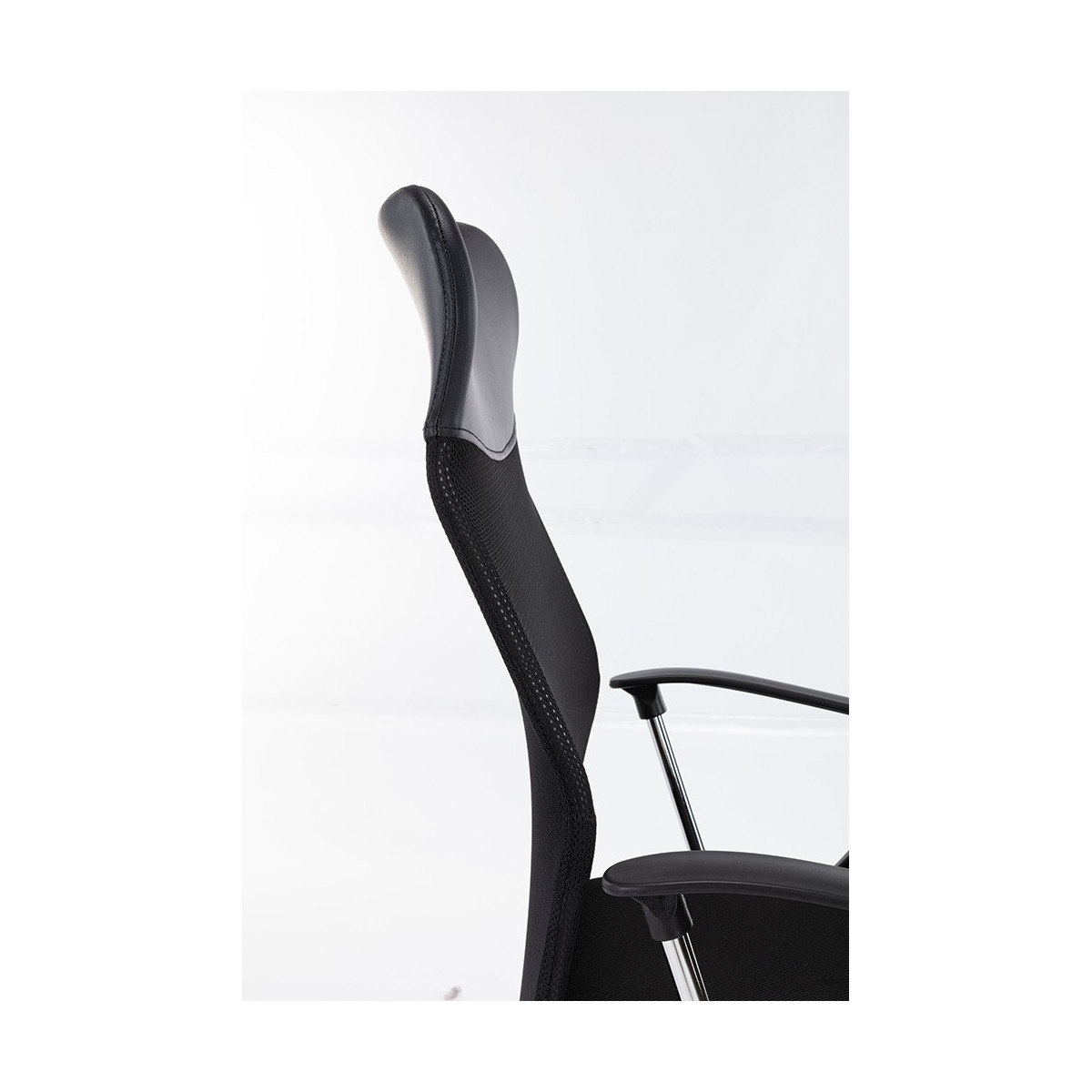 Scaun de birou PREMIUM de culoare neagră