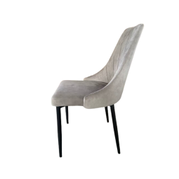 Scaunele de bucătărie capitonate în culoarea gri deschis