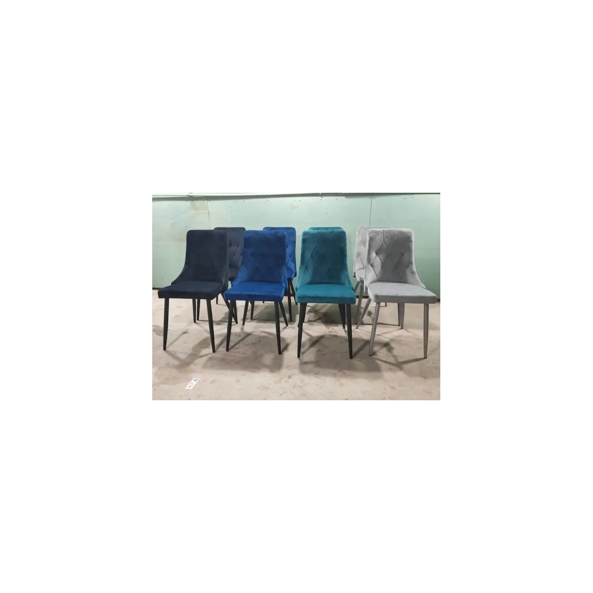 Stol învelit cu catifea de culoare gri pentru bucătărie