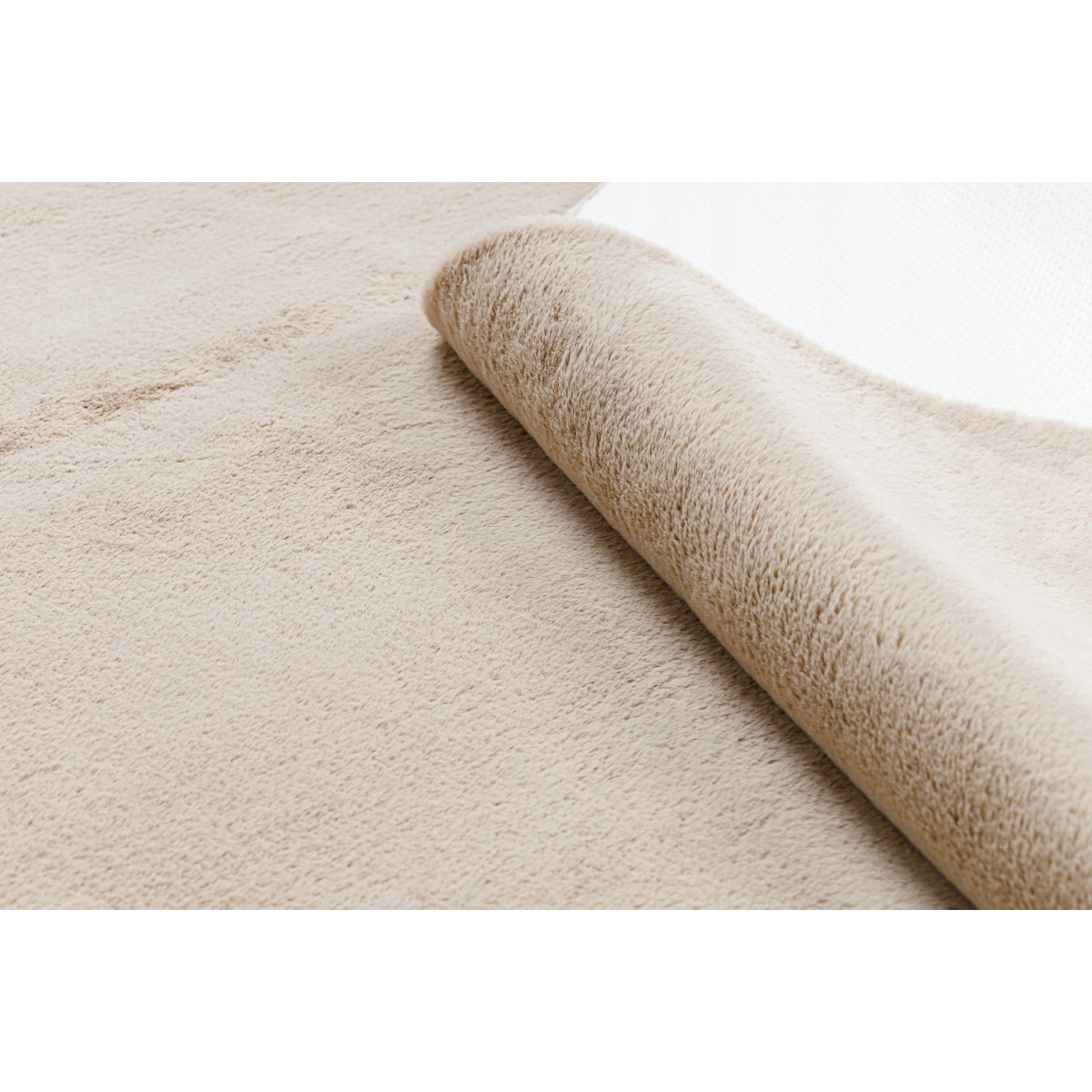 Covor din pluș de culoare bej în diferite dimensiuni