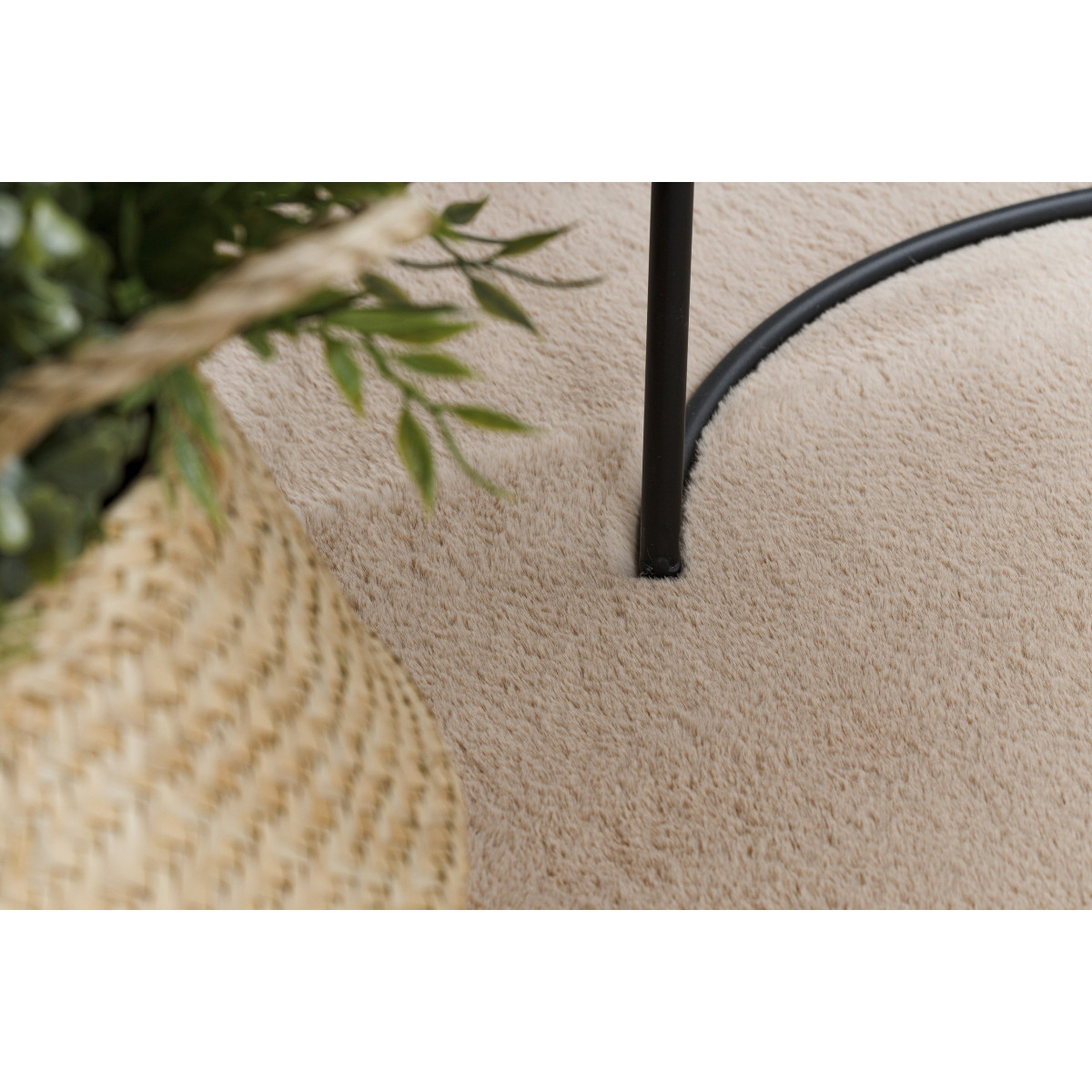 Covor din pluș de culoare bej în diferite dimensiuni