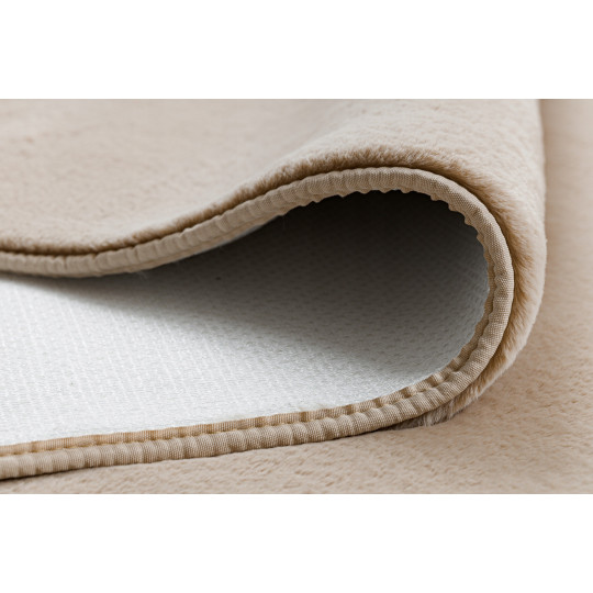 Covor din pluș de culoare bej în diferite dimensiuni