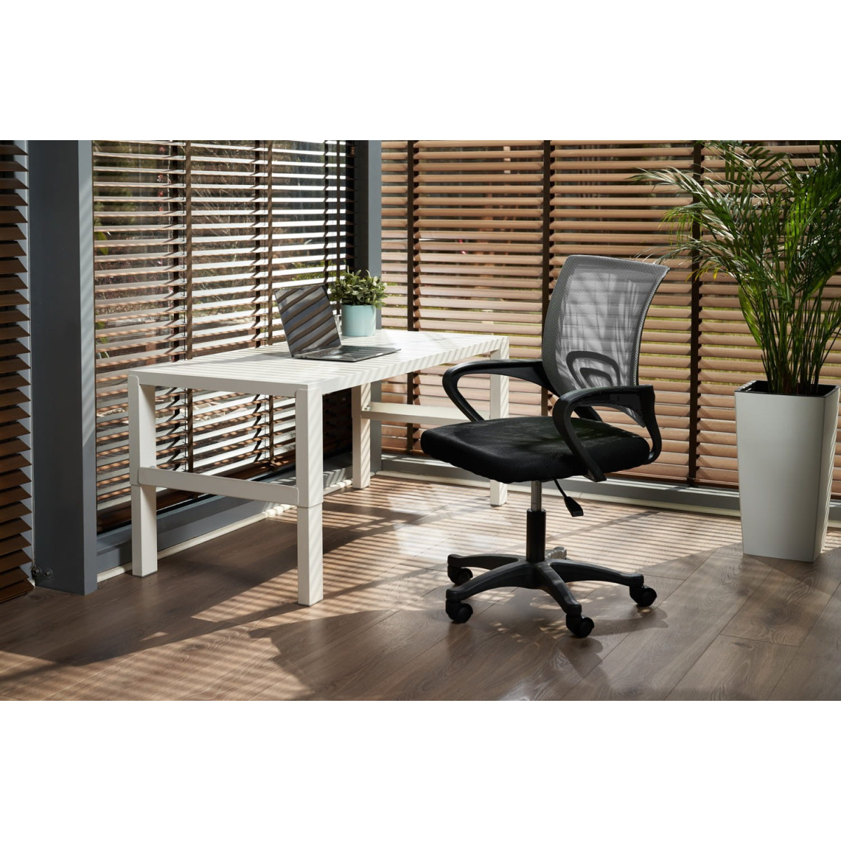 Scaun confortabil pentru birou de culoare neagră