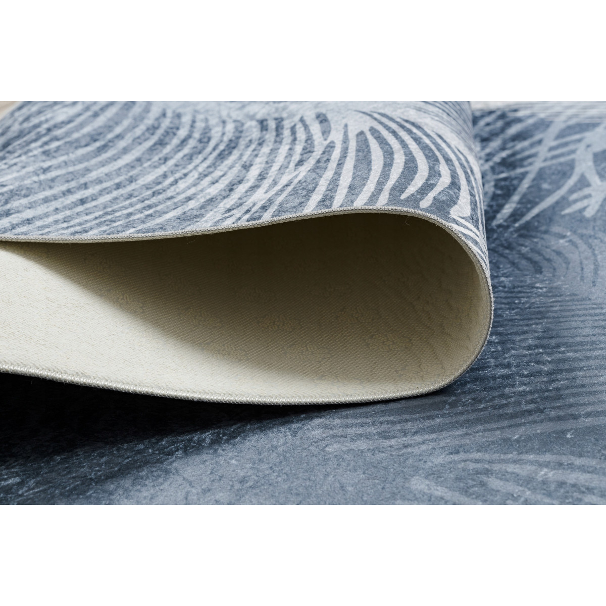 Covor albastru lavabil cu model antiaderent penaj, dimensiuni variate ANDRE