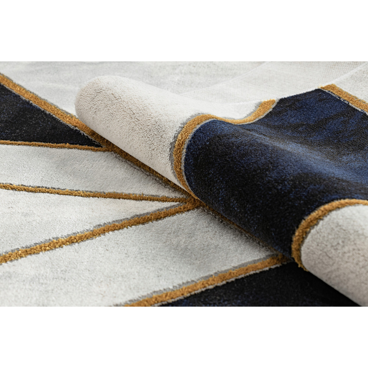 Covor elegant cu margine aurie