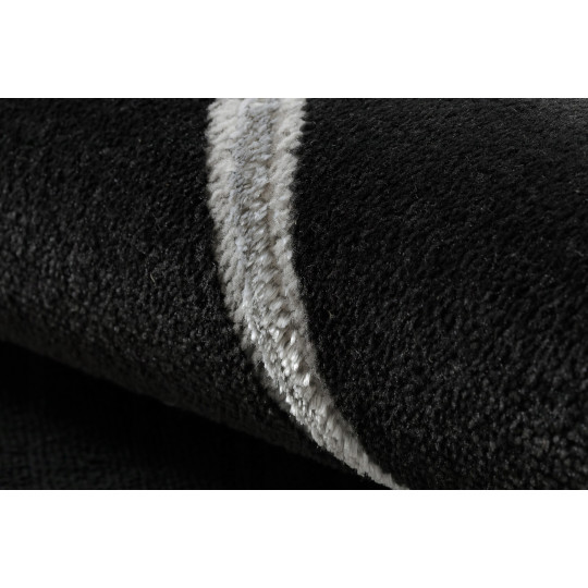 Covoare ieftine de culoare neagră cu model