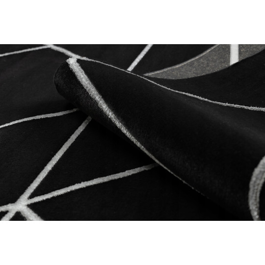 Covoare ieftine de culoare neagră cu model