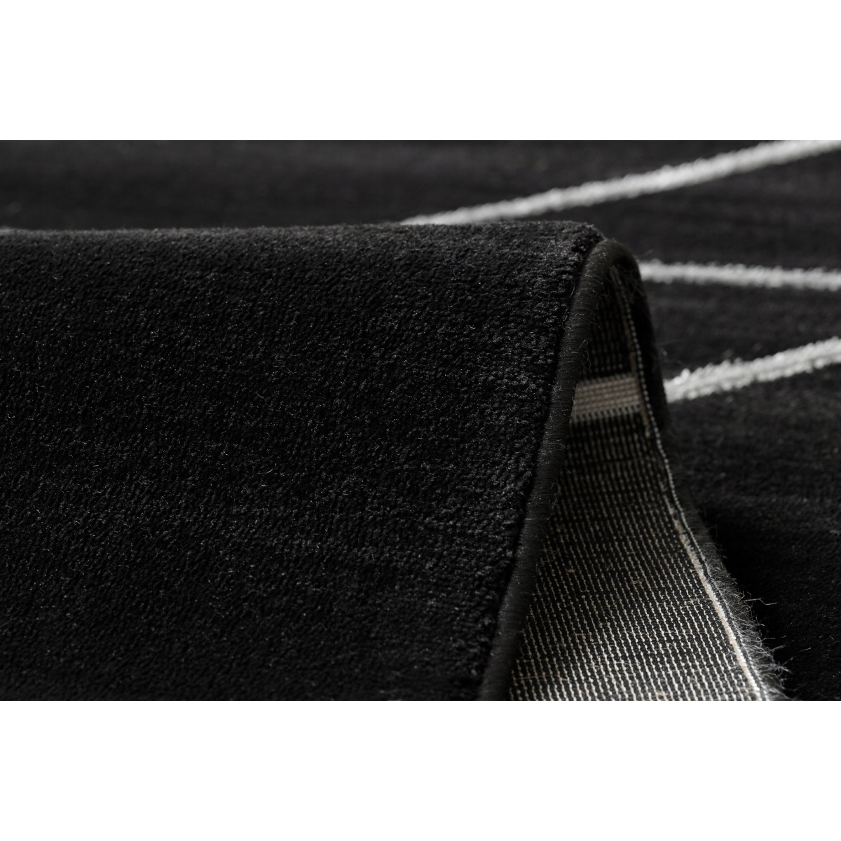 Covoare ieftine de culoare neagră cu model