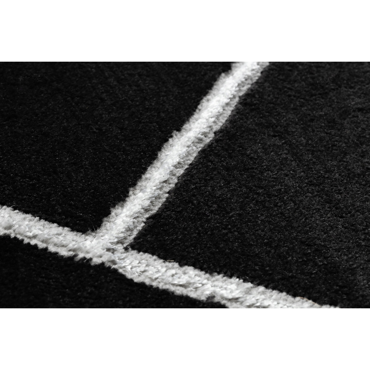 Covoare ieftine de culoare neagră cu model