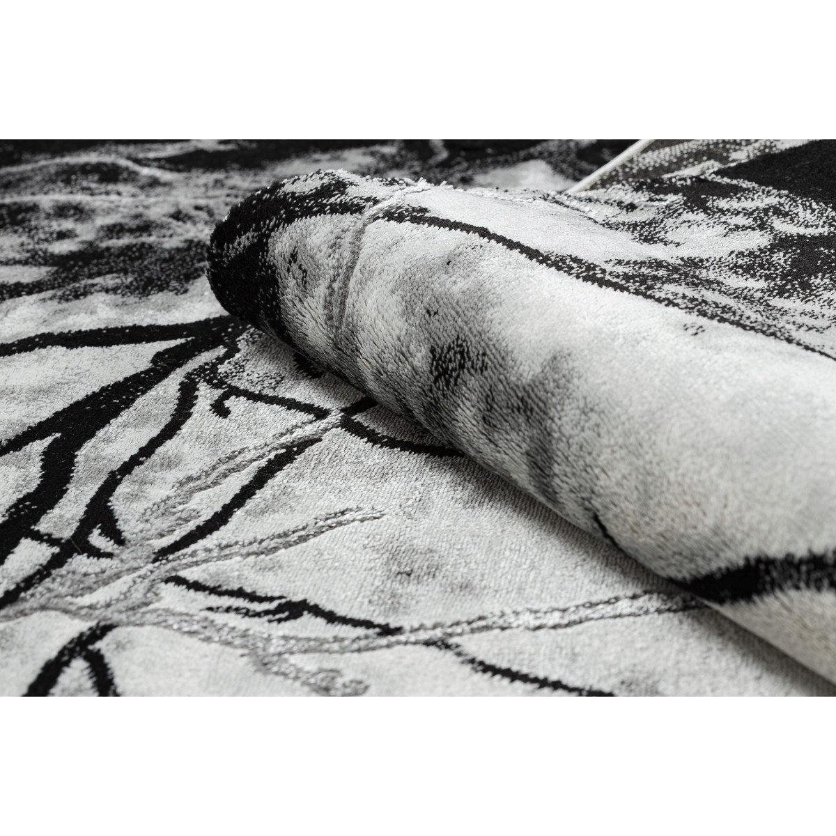 Covor modern cu model de copac în diferite dimensiuni