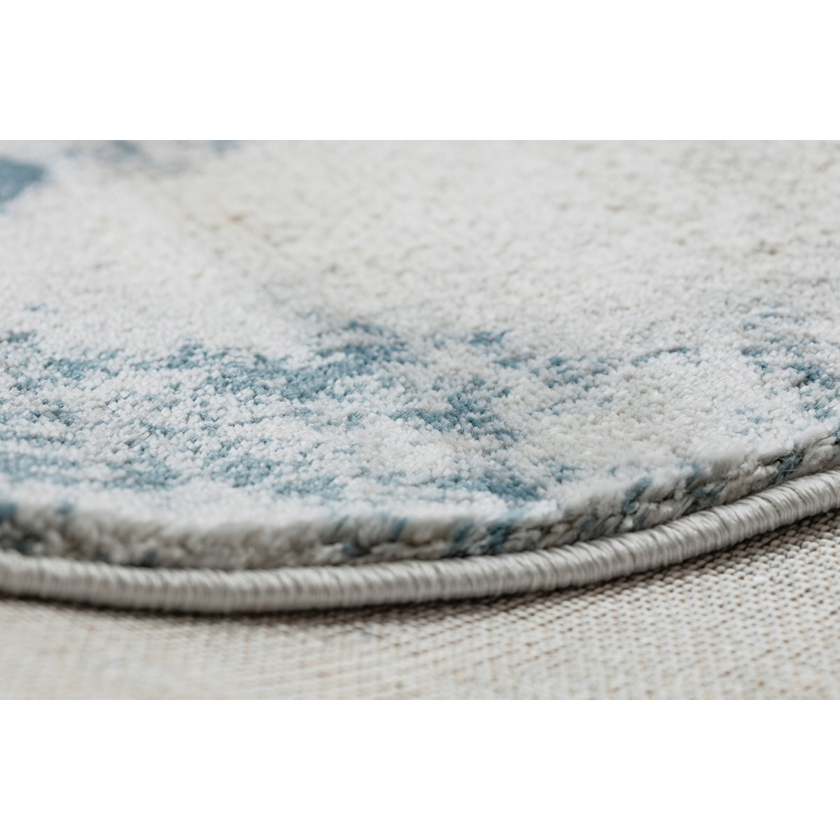 Covor original pentru living în culoarea albastru-aurie EMERALD