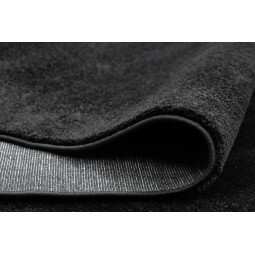 Covor negru în diferite dimensiuni pentru living