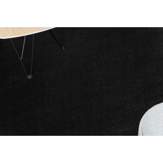 Covor negru în diferite dimensiuni pentru living