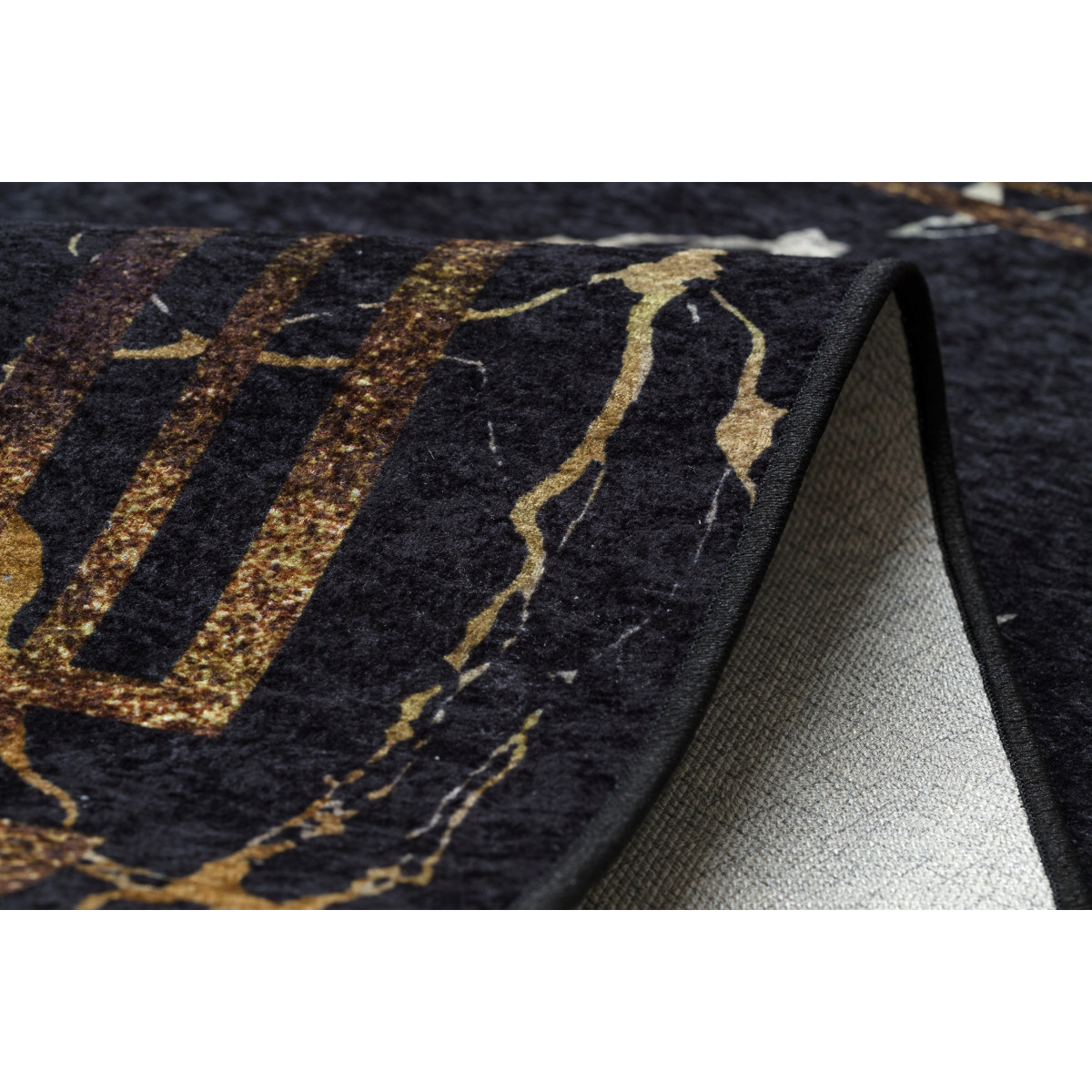 Covor original pentru living, de culoare neagră