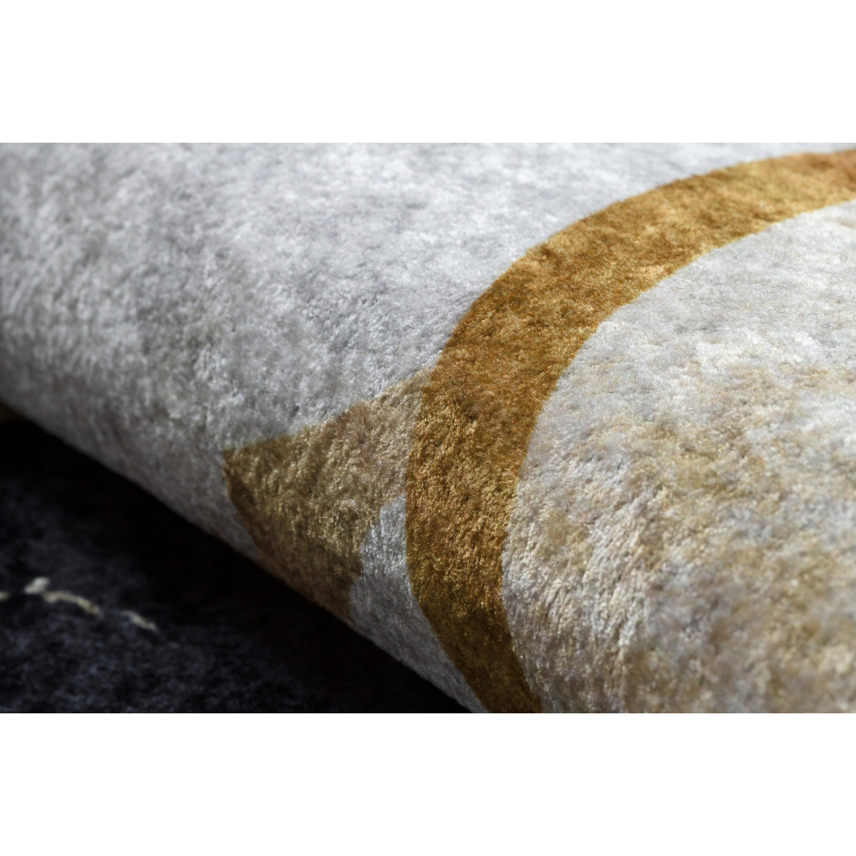 Covor cu model de marmură de culoare aurie