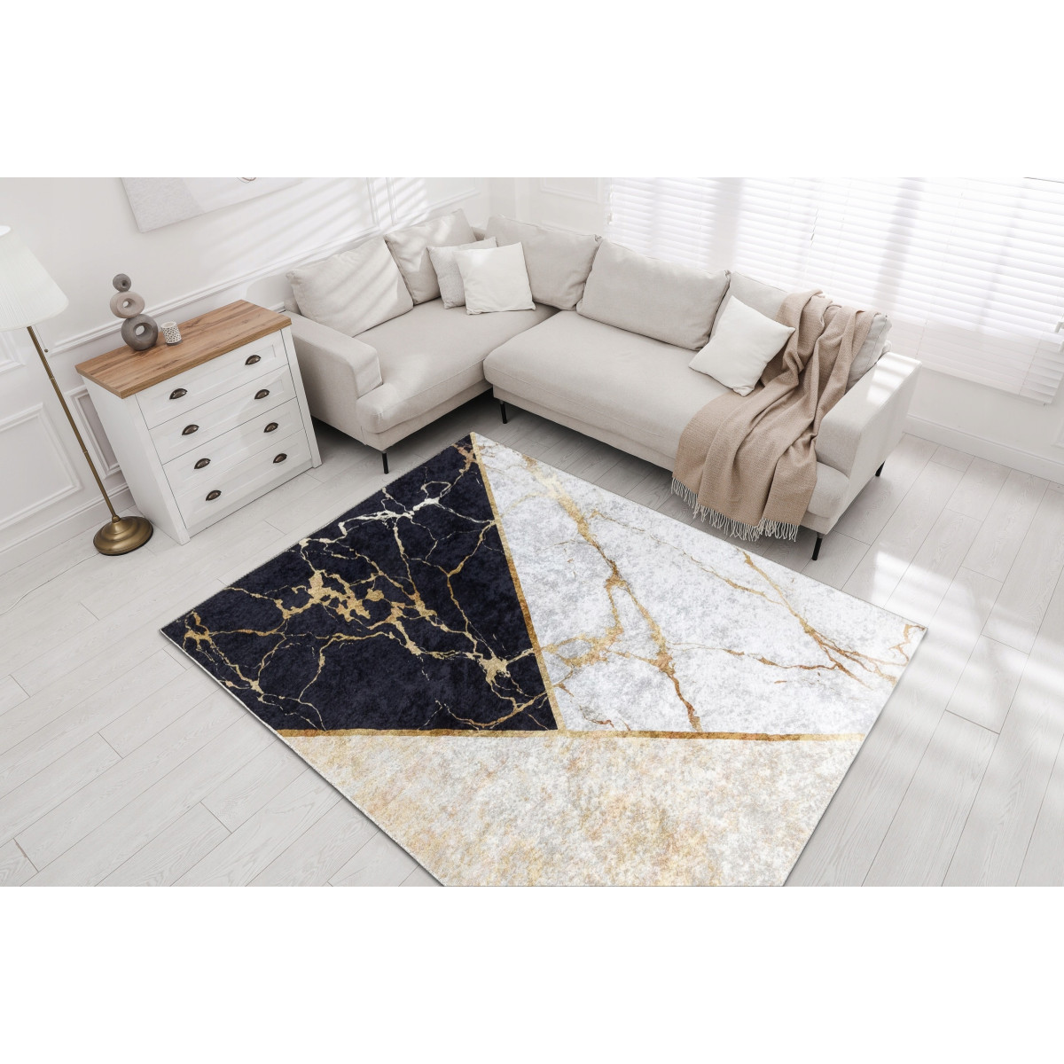 Covor cu model de marmură de culoare aurie