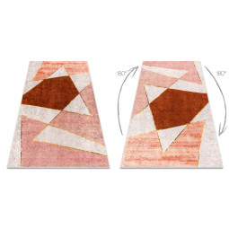 Covor modern, cu un model original, în culoarea roz.