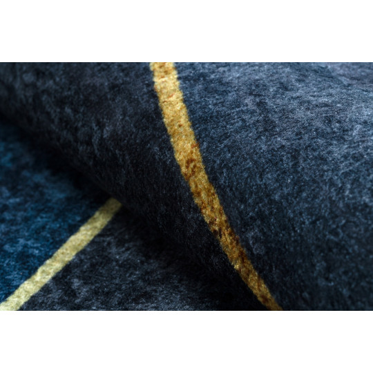 Covor ieftin de calitate, de culoare albastră, cu modele