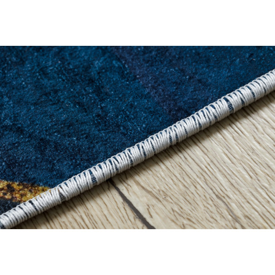 Covor ieftin de calitate, de culoare albastră, cu modele