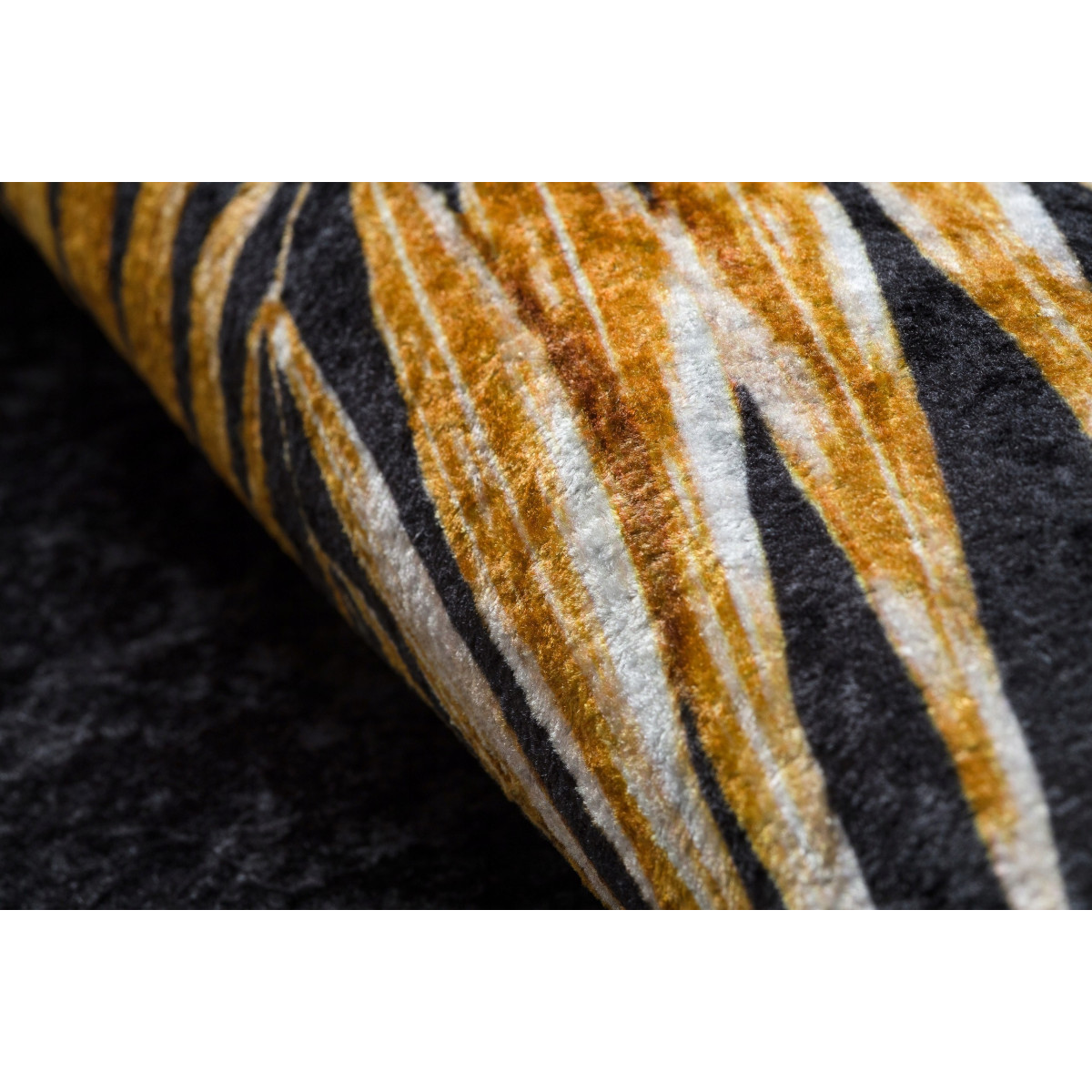 Covor unic pentru cameră de culoare neagră