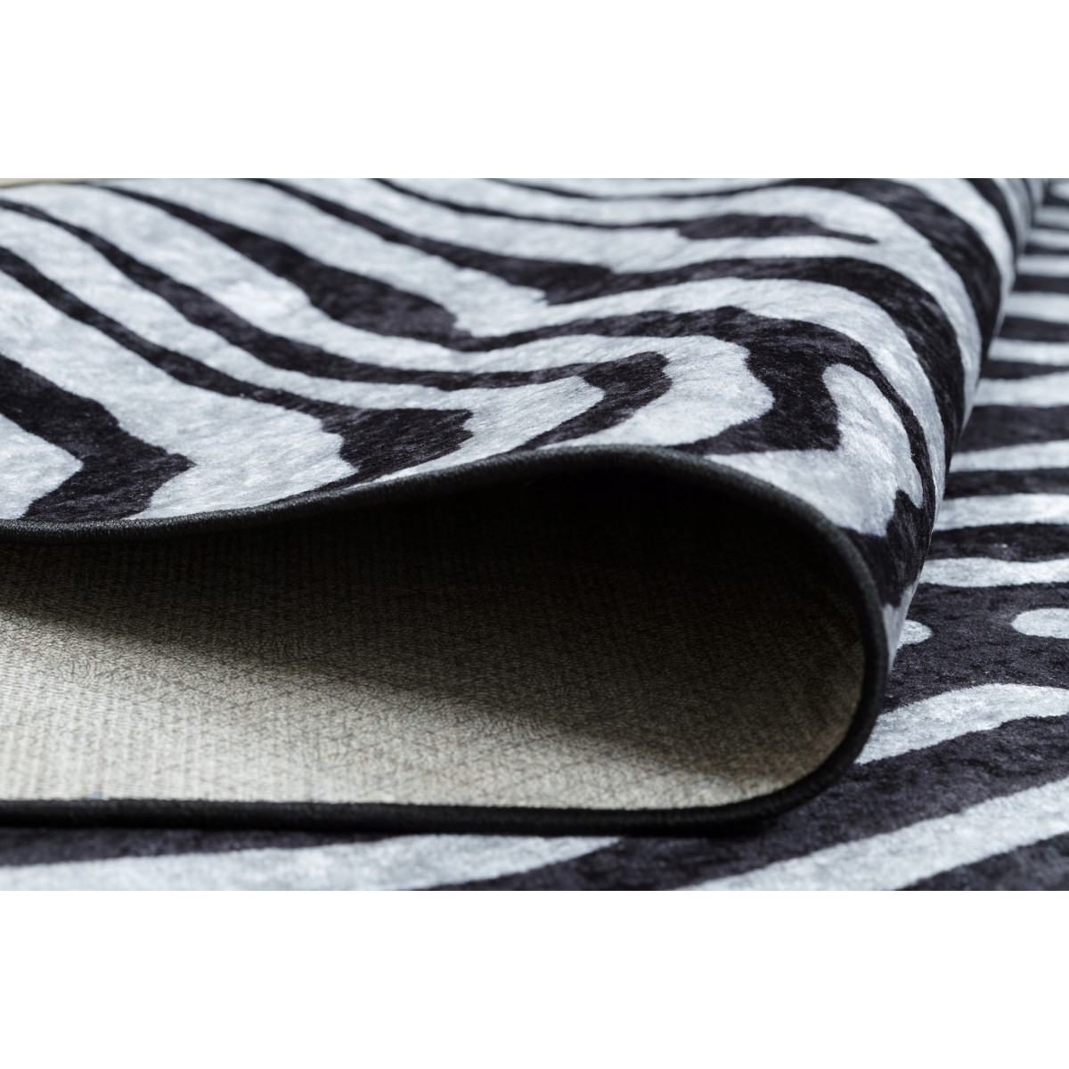 Covor de calitate cu model de zebră