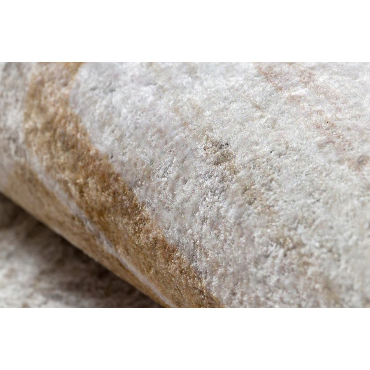 Covor modelat de culoare aurie colecția MIRO