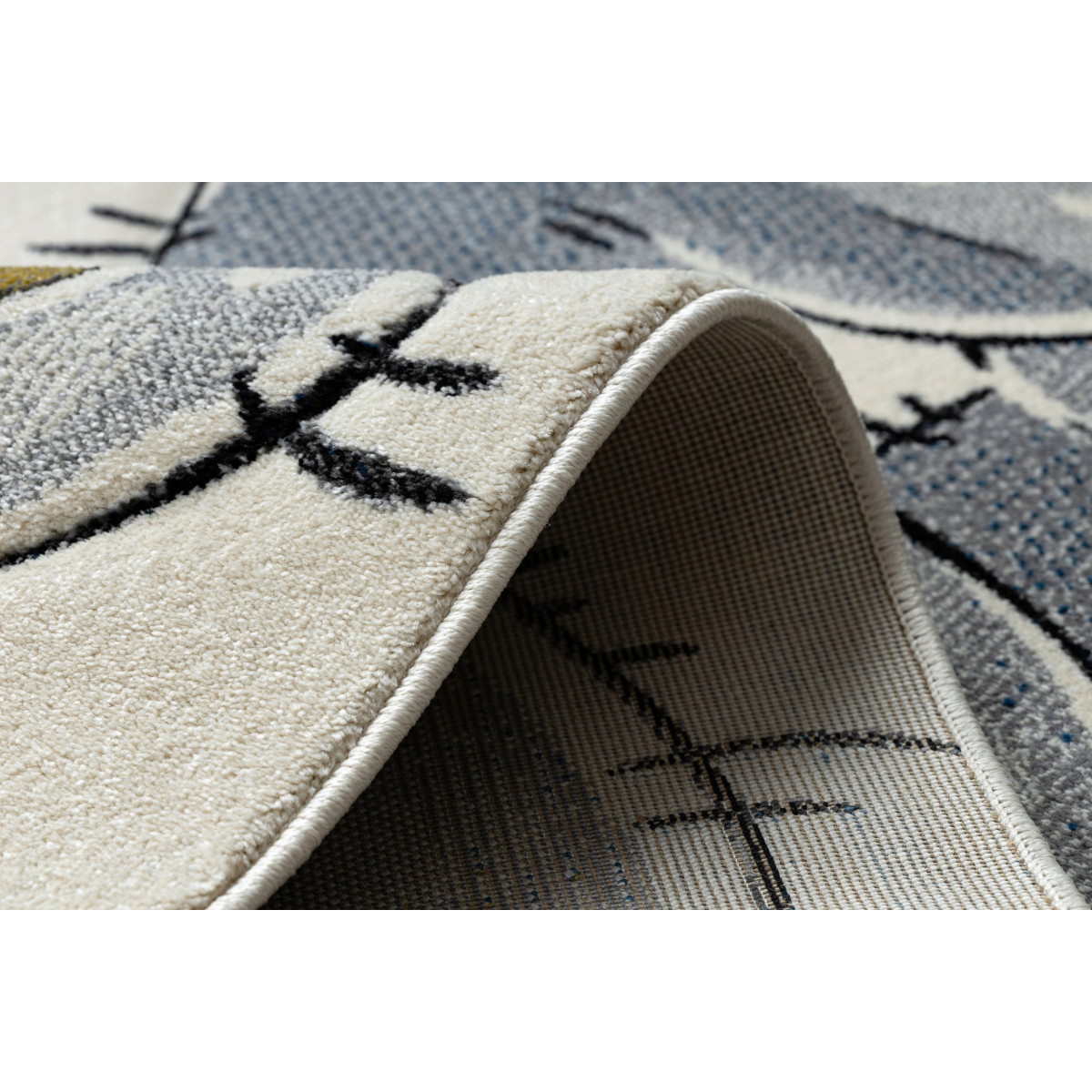 Un covor de calitate pentru copii de culoare bej cu un urs.