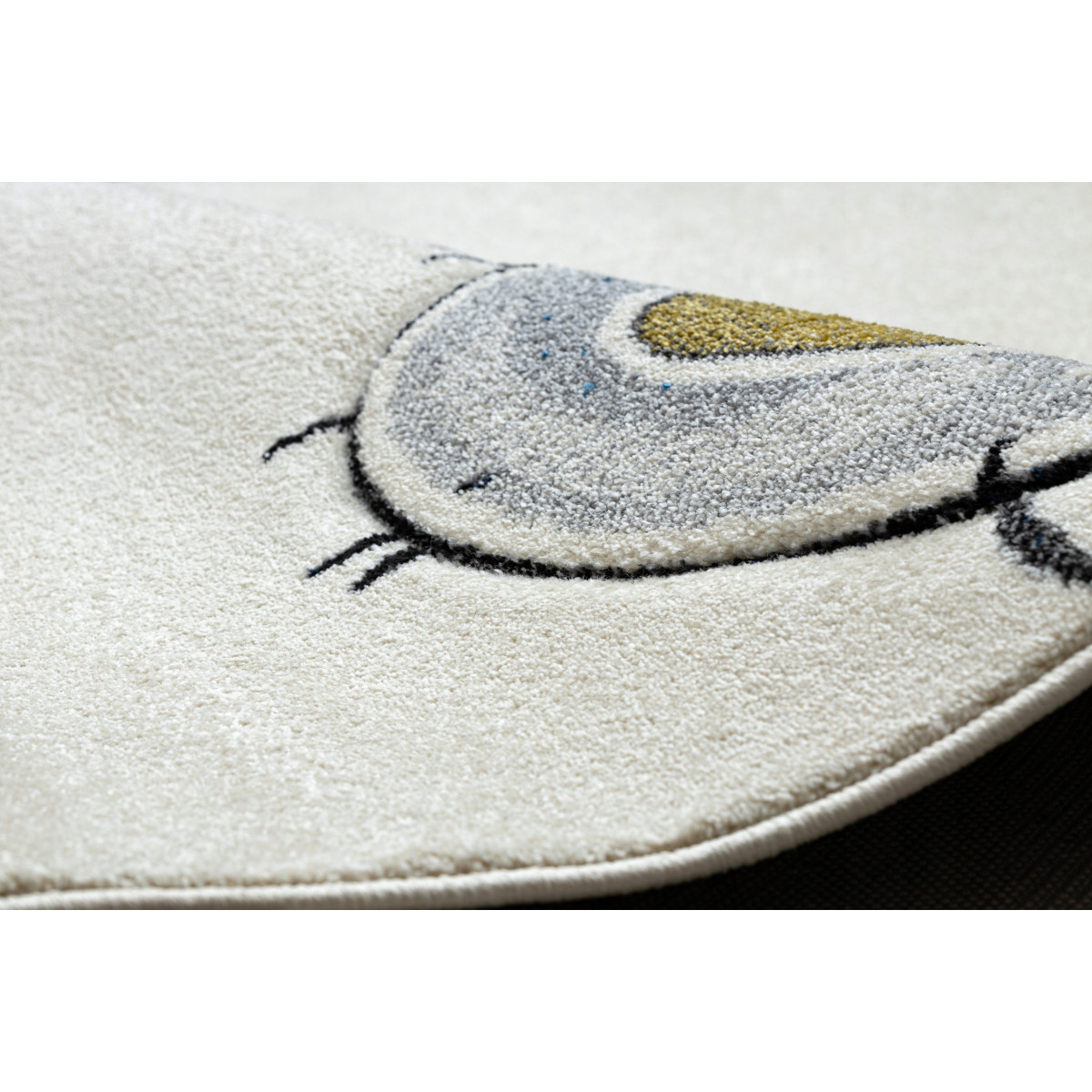 Un covor de calitate pentru copii de culoare bej cu un urs.