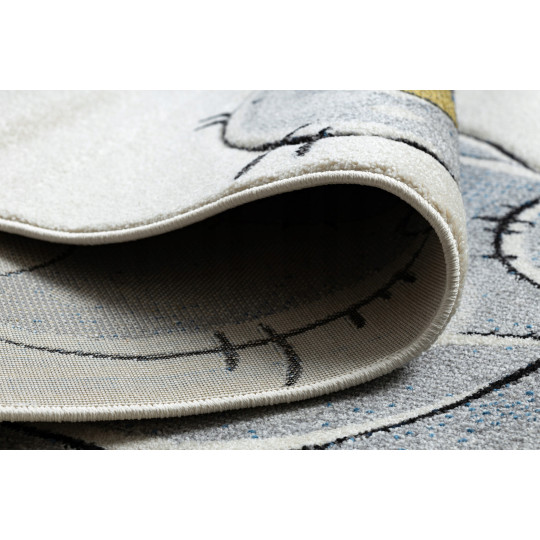 Un covor de calitate pentru copii de culoare bej cu un urs.