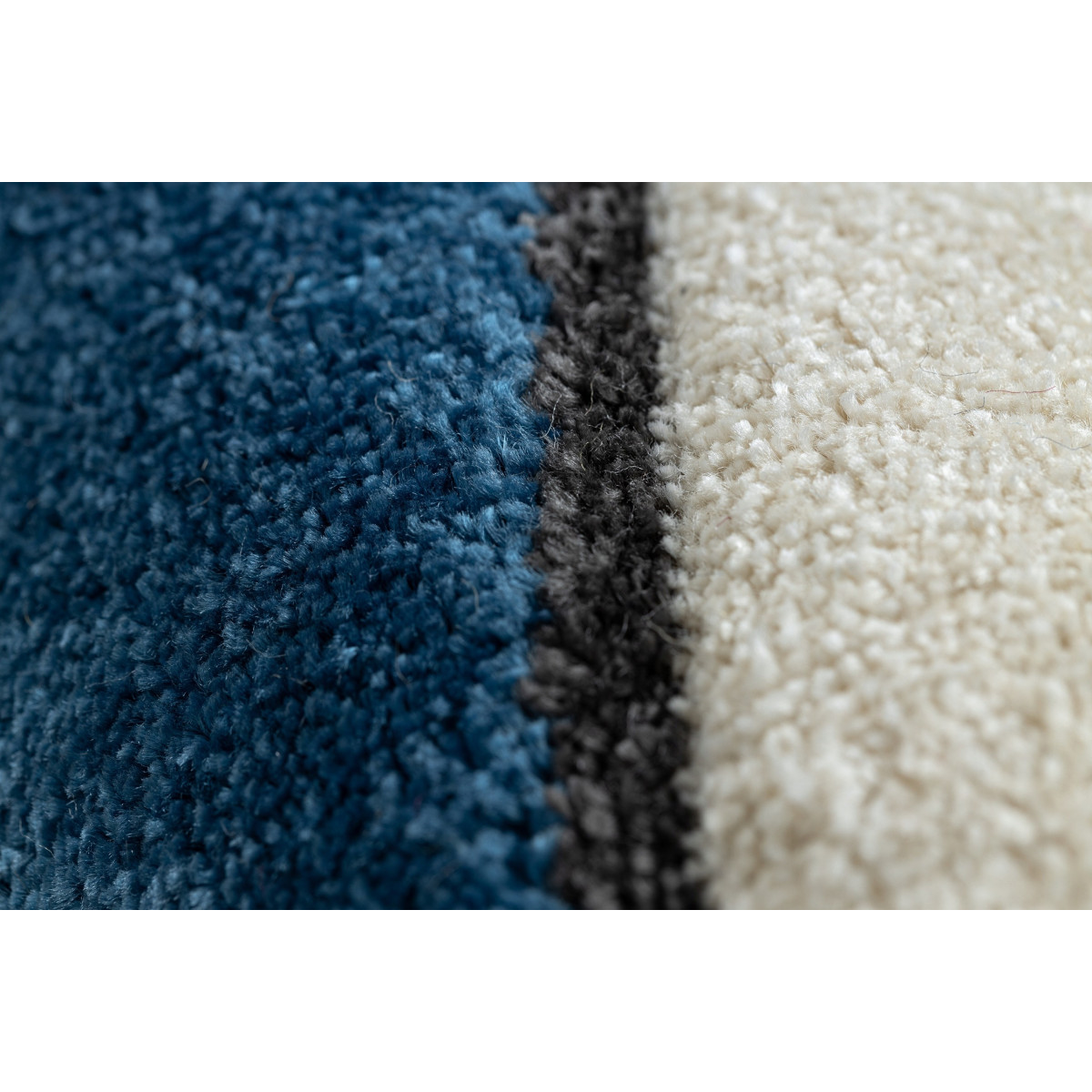 Covor pentru copii cu motiv tip din colecția petit