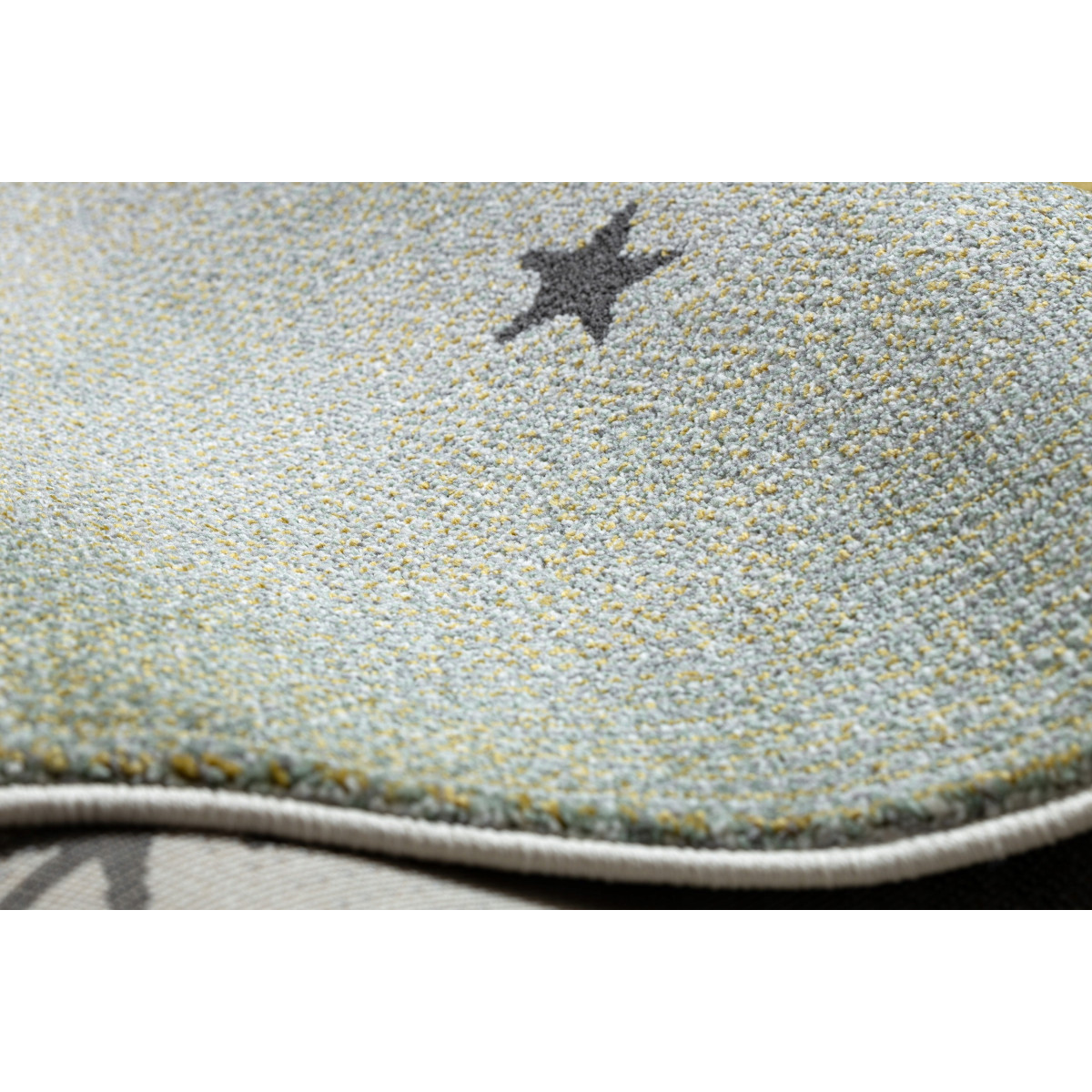 Covor pentru copii cu motiv tip din colecția petit