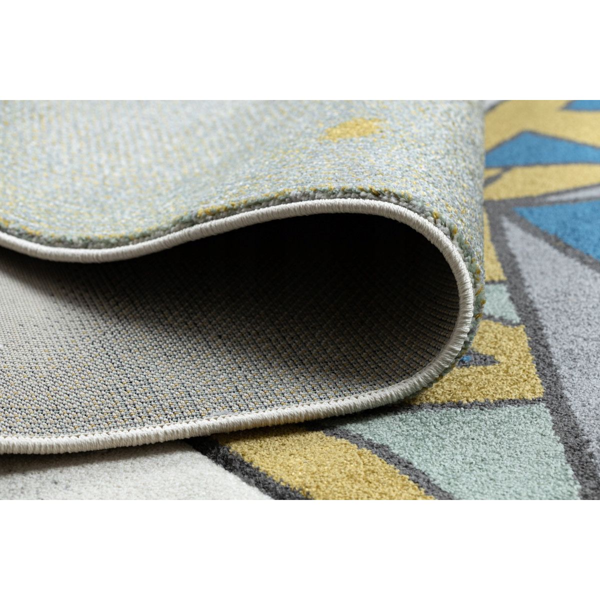 Covor pentru copii cu motiv tip din colecția petit