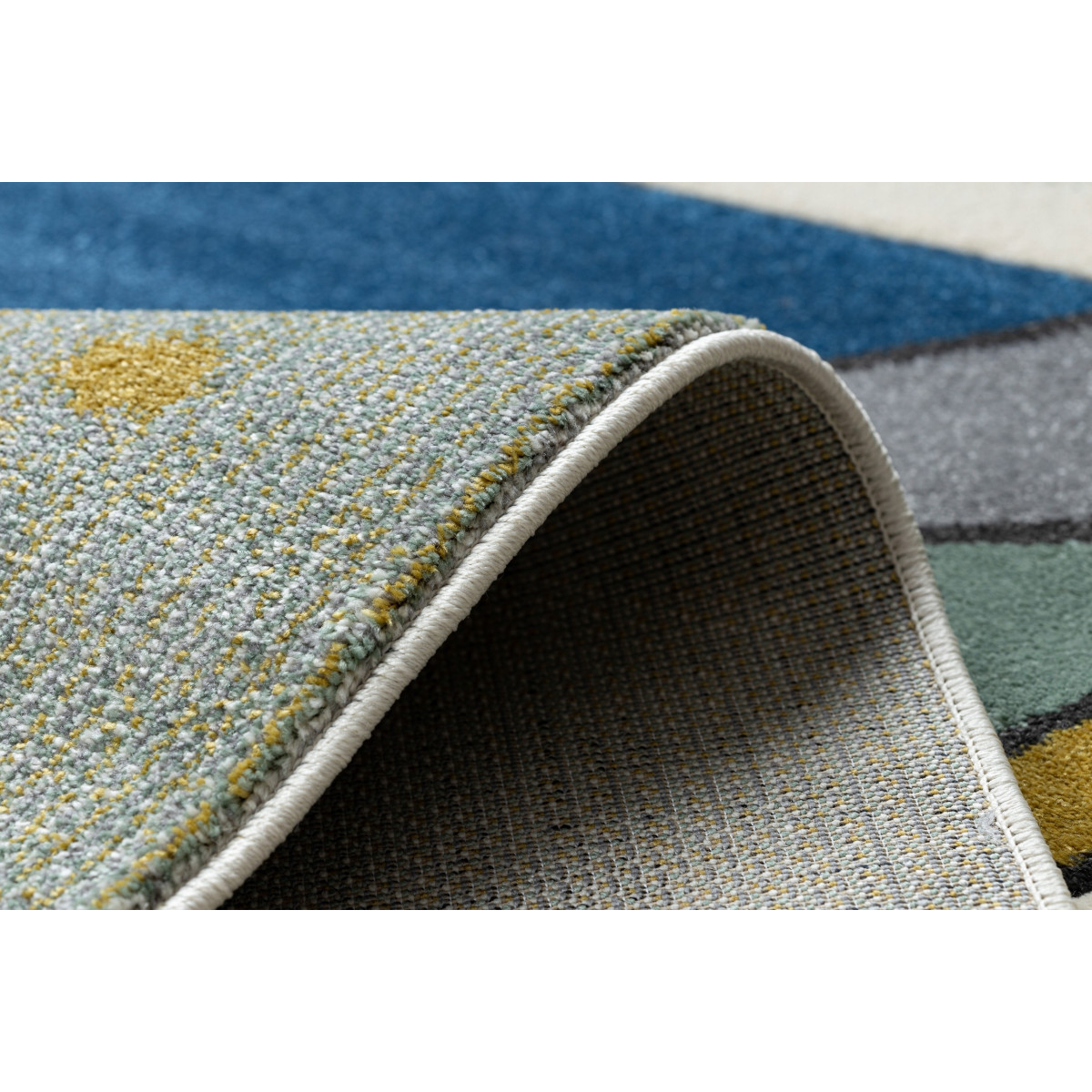 Covor pentru copii cu motiv tip din colecția petit