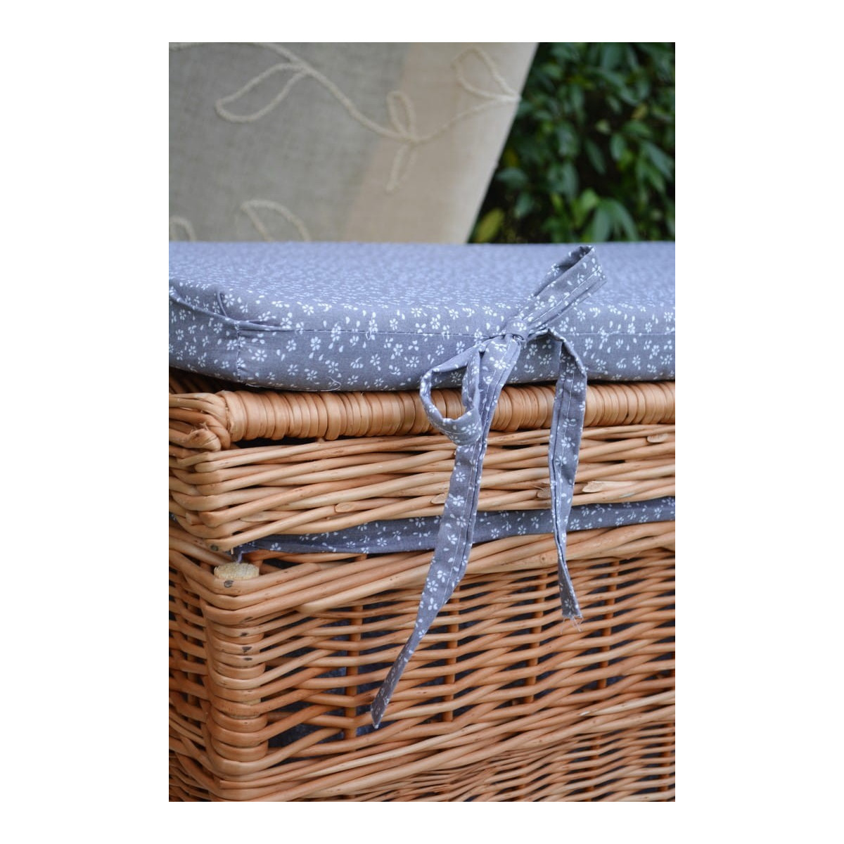 Cutie pentru jucării în camera copiilor, de culoare gri, în diferite dimensiuni