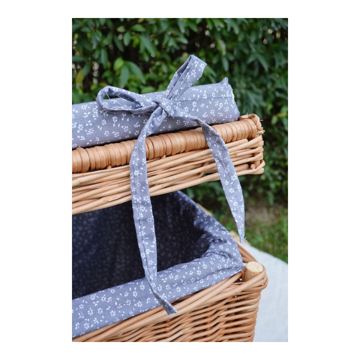 Cutie pentru jucării în camera copiilor, de culoare gri, în diferite dimensiuni