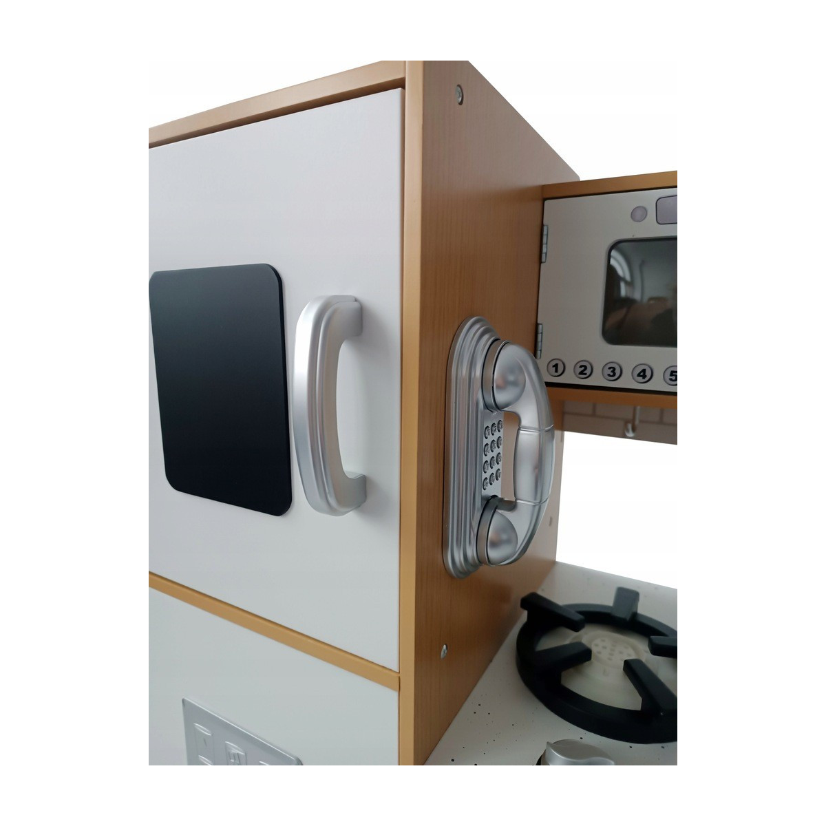 Bucătării de lemn pentru copii cu iluminat LED la un preț super.