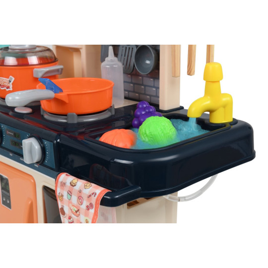 Bucătărie pentru copii cu dotări bogate