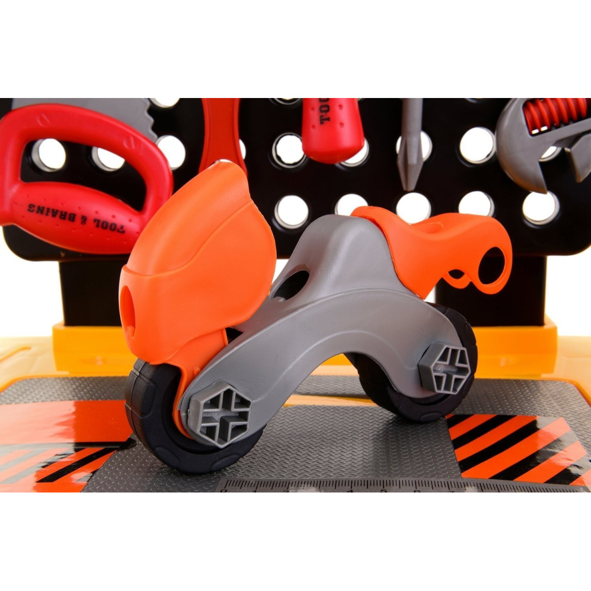 Birou de lucru cu uneltele pentru micii meșteșugari