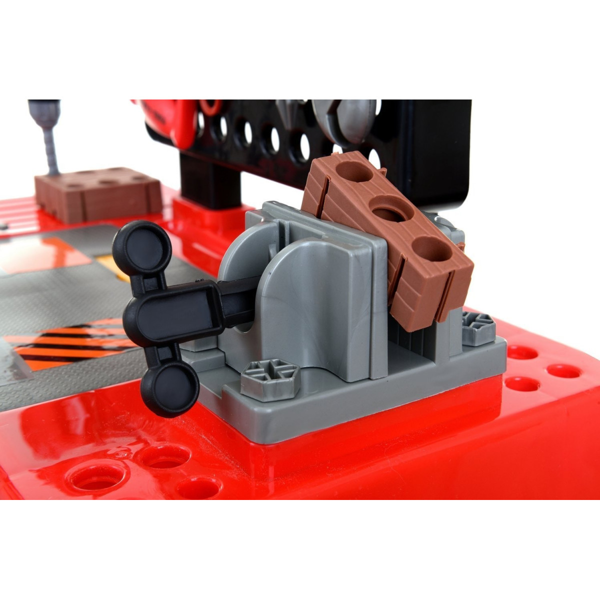 Masă de lucru pentru micii meșteșugari, cu unelte de culoare roșie