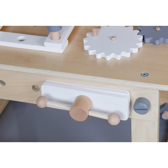 Masa cu unelte pentru micii mecanici