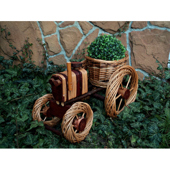 Ghivece din ratan pentru flori în formă de tractor
