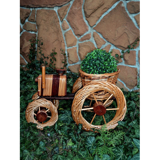 Ghivece din ratan pentru flori în formă de tractor