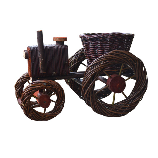 Kăuța din rămurele în formă de tractor