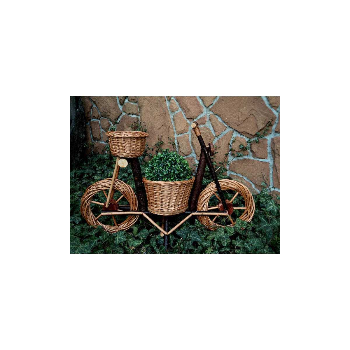 suport din ratan pentru flori de grădină