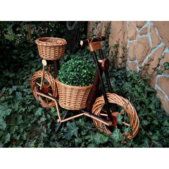 suport din ratan pentru flori de grădină