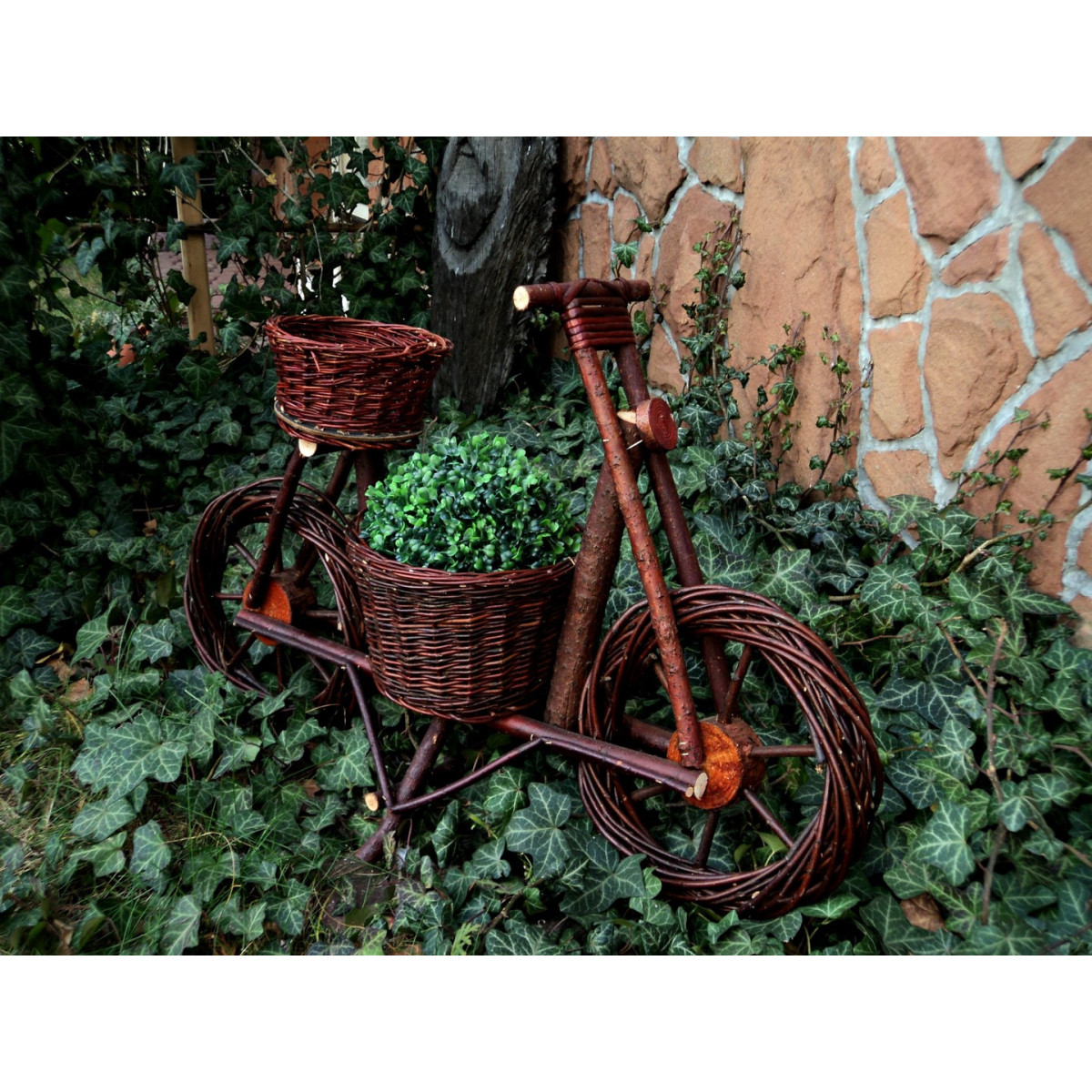 Stâlpi din răchită pentru flori de culoare marron