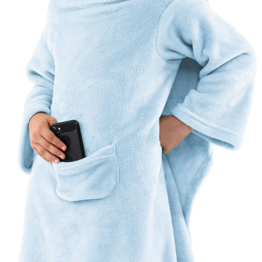 Pătură modernă pentru copii, de culoare albastră, cu mâneci, cu dimensiunile 90x105 cm.