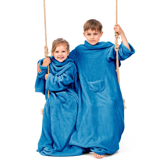 Pătură cu mâneci pentru copil în culoarea albastră 90x105 cm