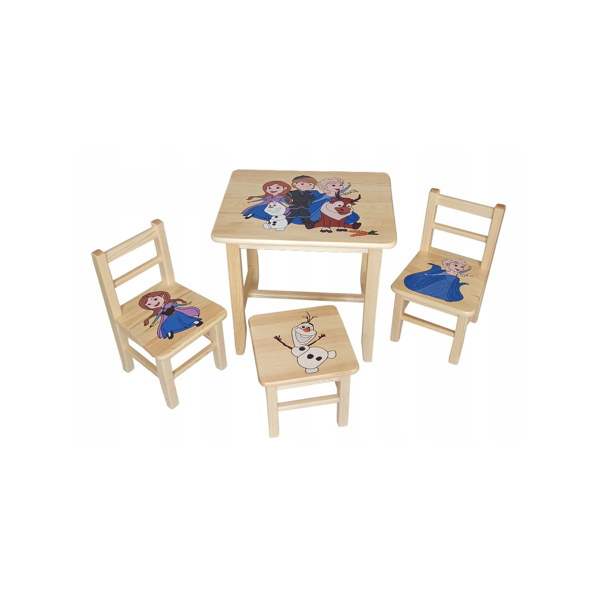 Meseu de lemn pentru copii cu scaune în tematizarea Regatul de Gheață