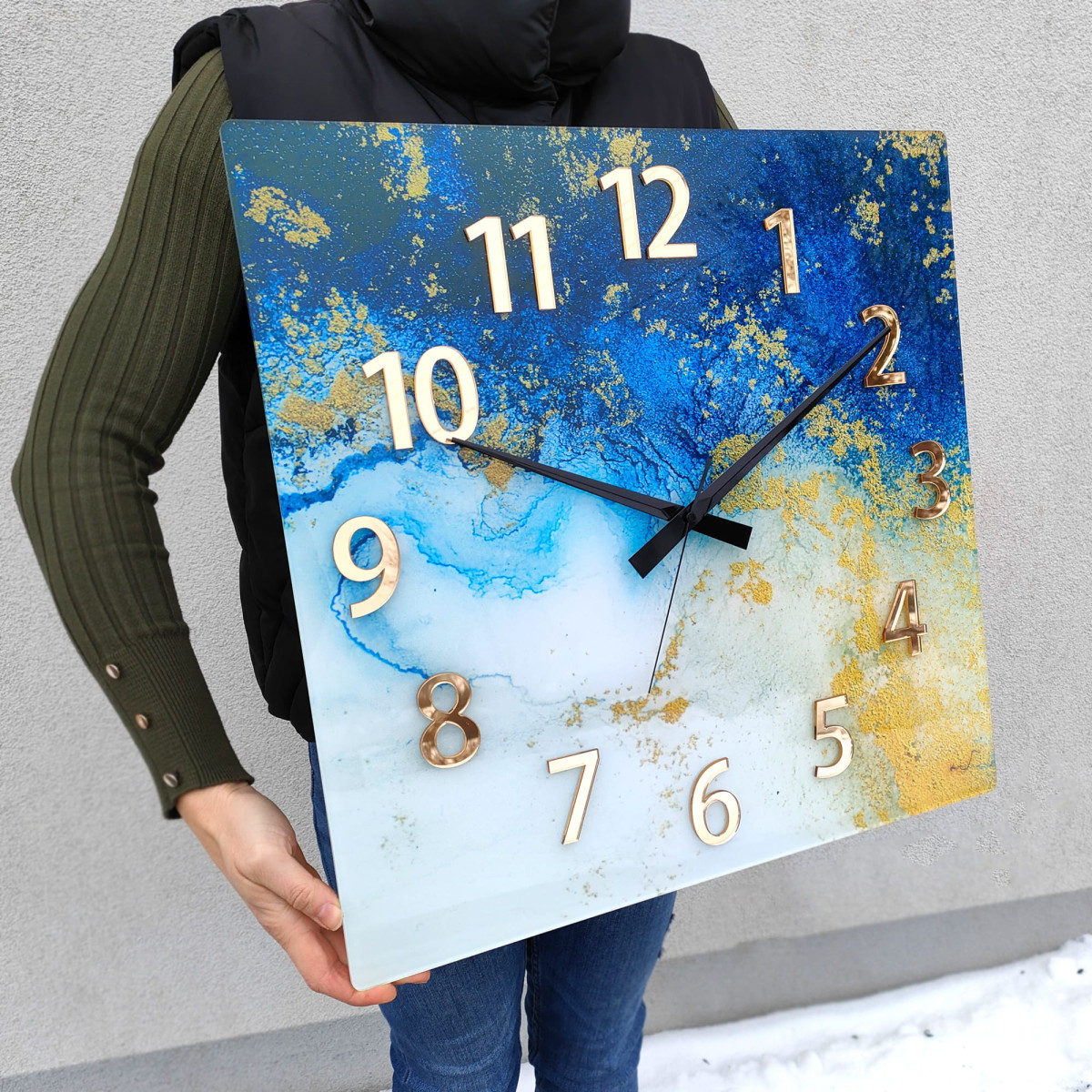 Ceas de perete din acril de culoare albastră, 49 cm